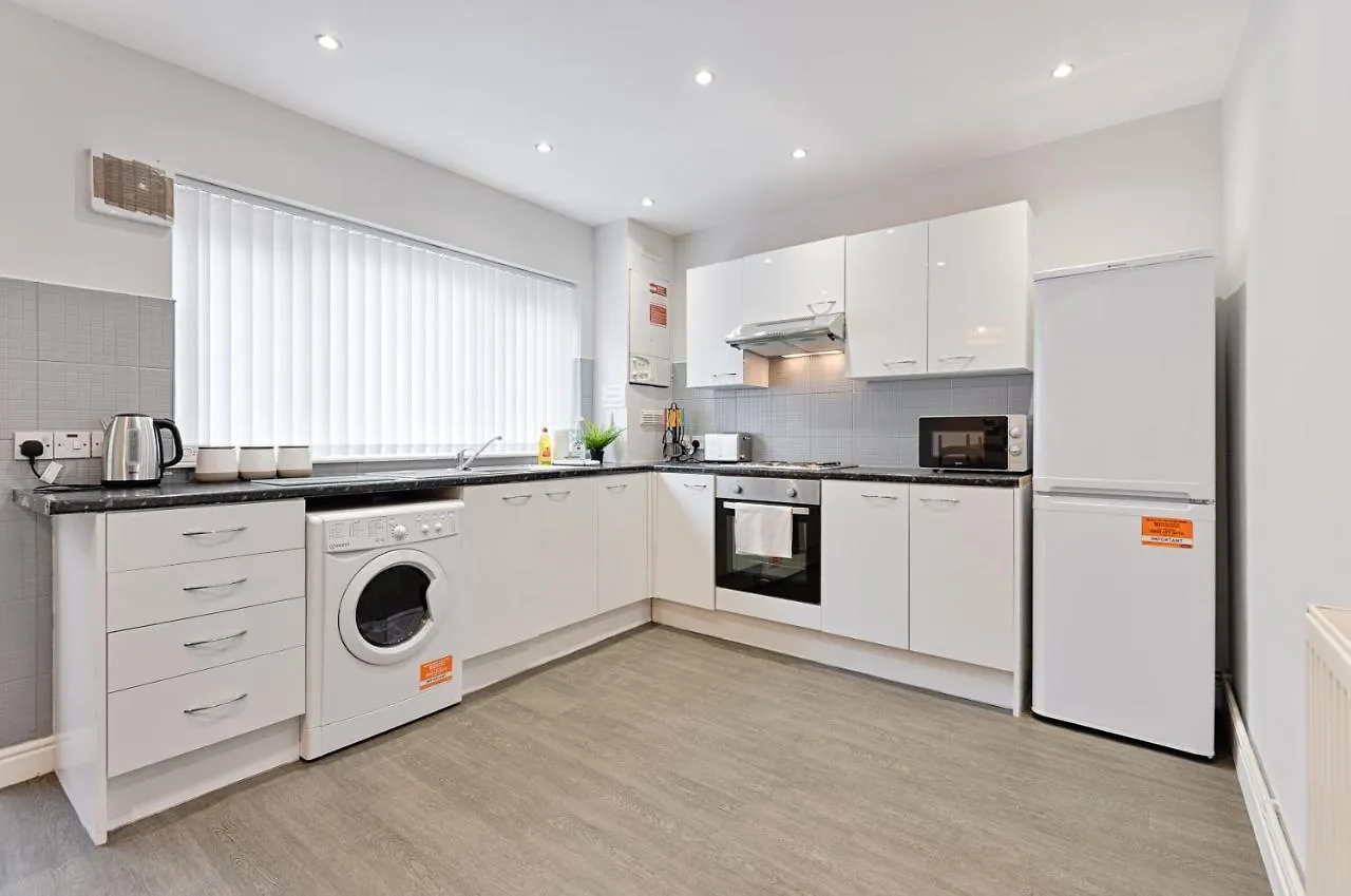 4 Bedrooms, Smart Tv'S In All Rooms Swansea 0*,  Reino Unido