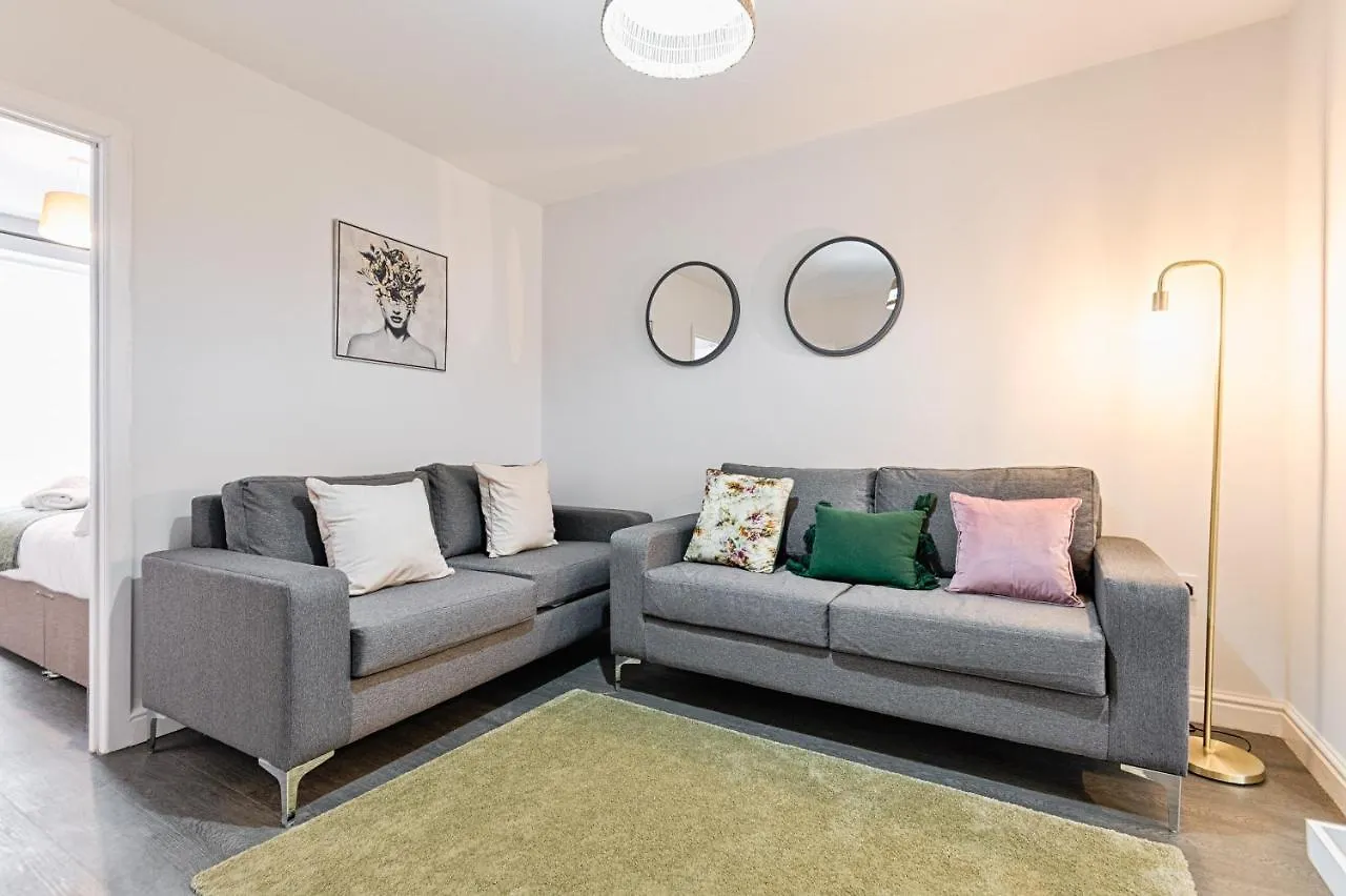4 Bedrooms, Smart Tv'S In All Rooms Swansea 0*,  Reino Unido